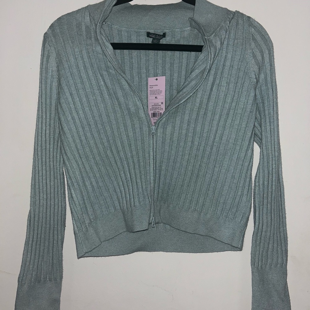 Stylish Teal-Gray Ribbed Zip-Up Sweater